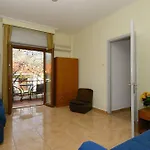 Izeλa بلاك كالا