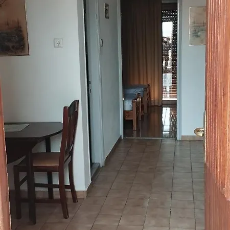 Hotel Izeλa 2*
