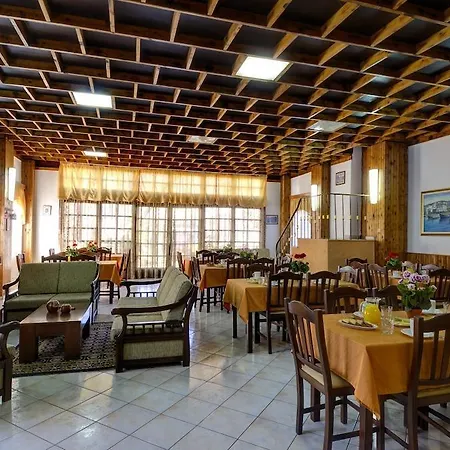 Hotel Izeλa 2*